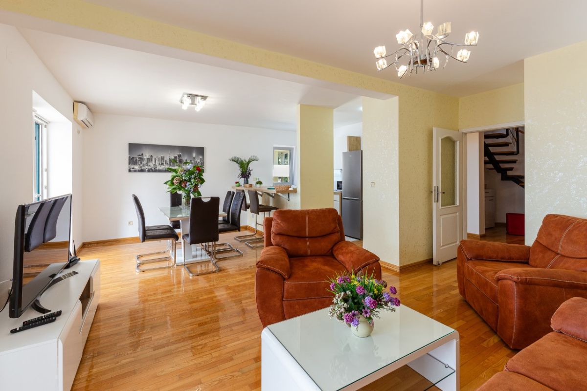 Квартира в Святом Стефане, Черногория, 139 м² - фото 2