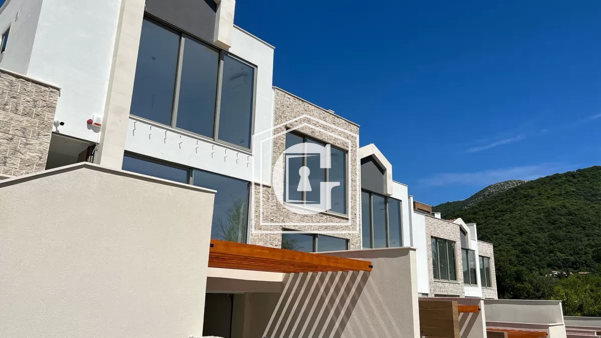 Таунхаус в Тивате, Черногория, 101 м² - фото 6