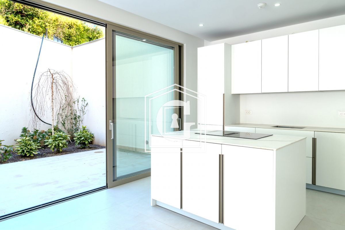 Таунхаус в Тивате, Черногория, 101 м² - фото 15