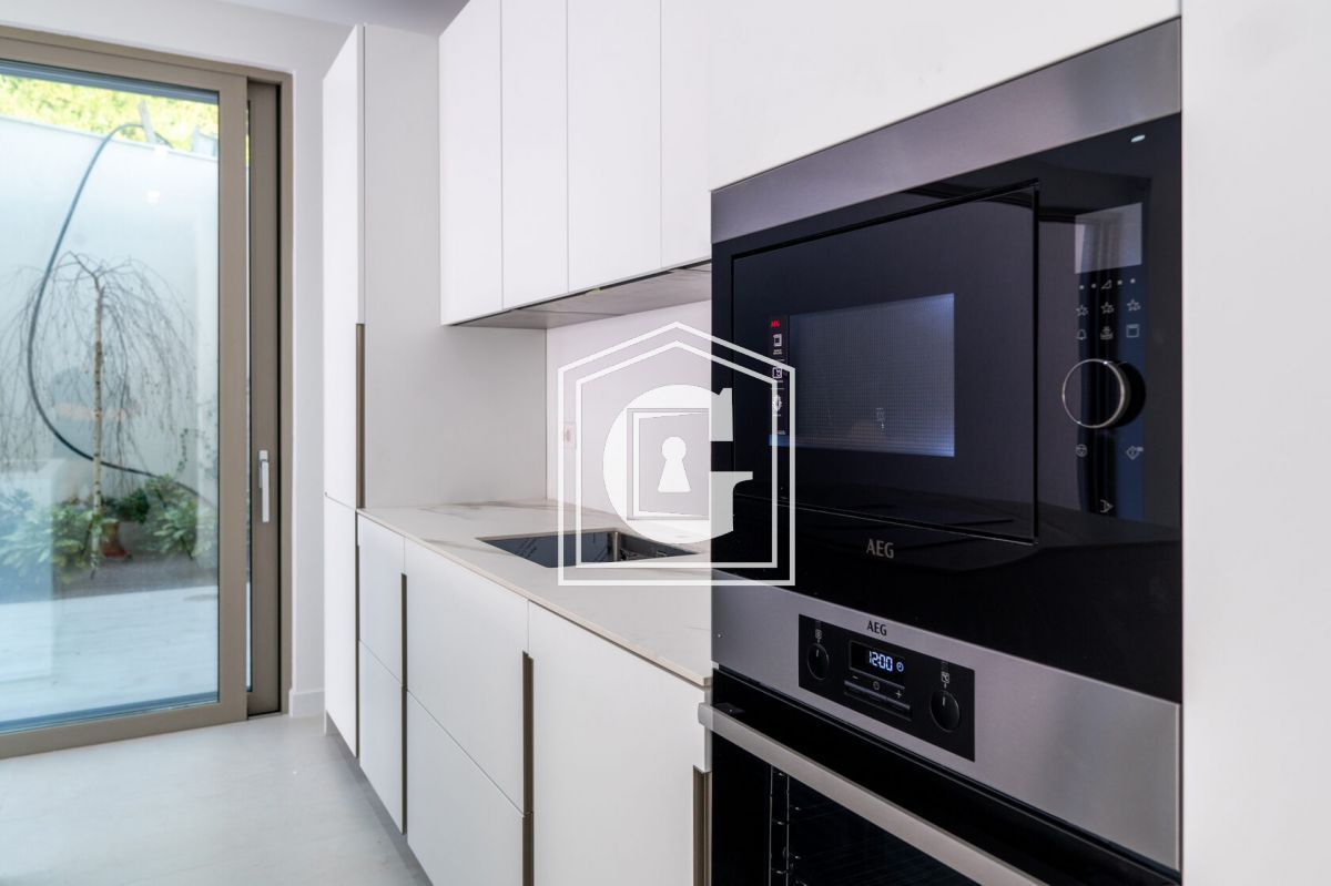 Таунхаус в Тивате, Черногория, 101 м² - фото 17