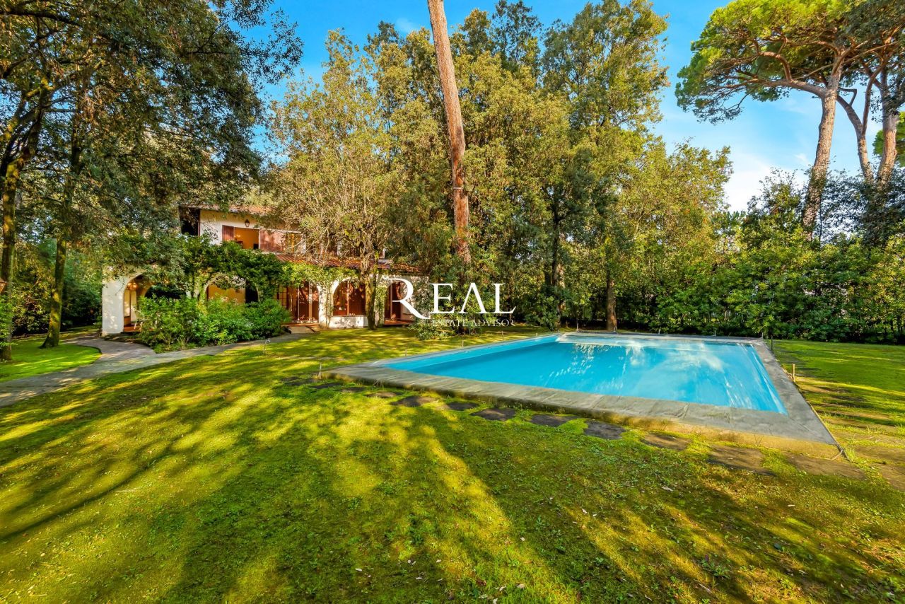 Вилла в Форте деи Марми, Италия, 400 м² - фото 3