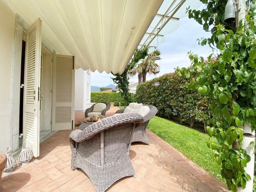 Дом в Марина ди Пьетрасанта, Италия, 220 м² - фото 2