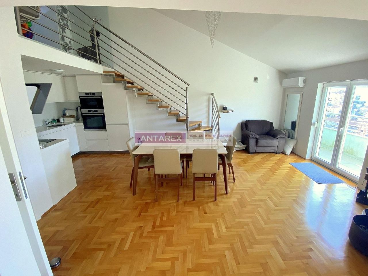 Апартаменты в Херцег-Нови, Черногория, 125 м² - фото 2