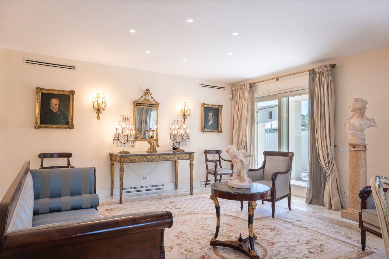 Вилла в Форте деи Марми, Италия, 390 м² - фото 6