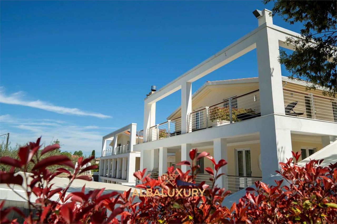 Вилла в Ареццо, Италия, 2 500 м² - фото 8