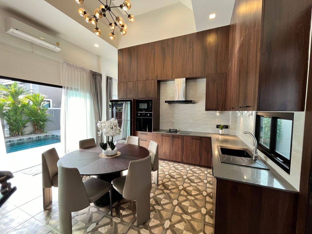 Вилла в Паттайе, Таиланд, 332 м² - фото 2