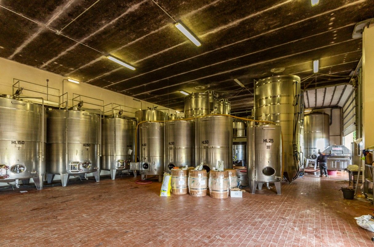 Производство в Сан-Джиминьяно, Италия, 1 670 м² - фото 8