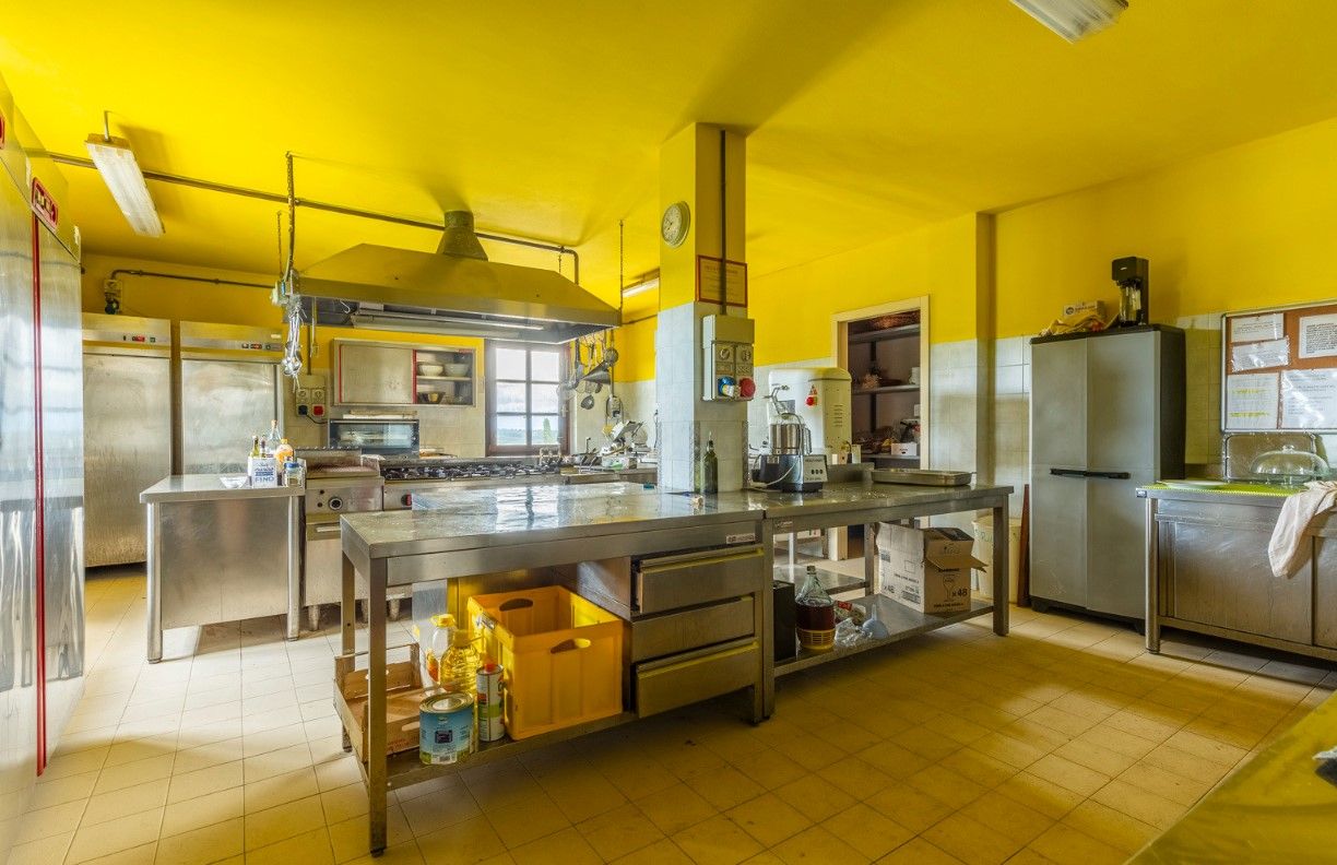 Производство в Сан-Джиминьяно, Италия, 1 670 м² - фото 7