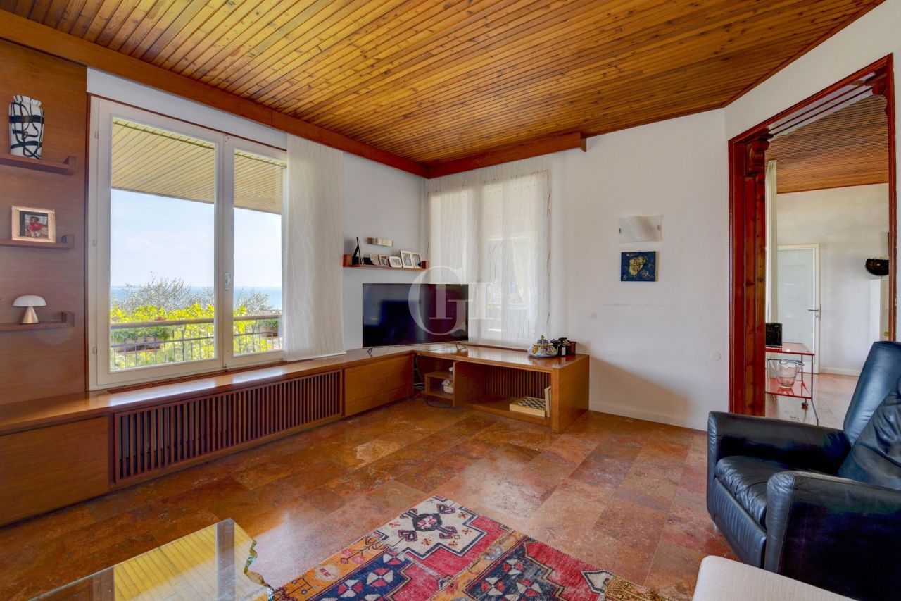 Вилла у озера Гарда, Италия, 710 м² - фото 3