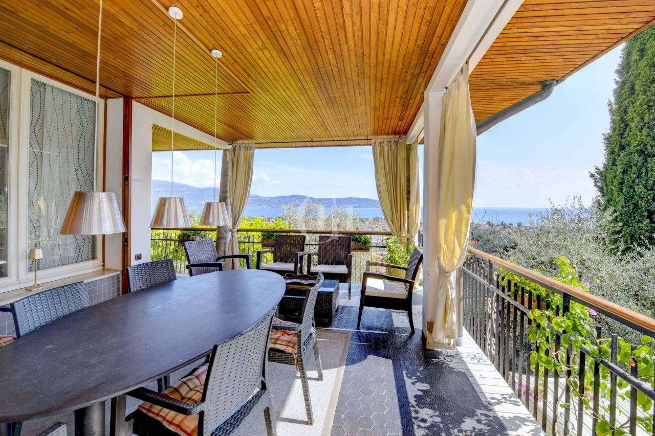 Вилла у озера Гарда, Италия, 710 м² - фото 7