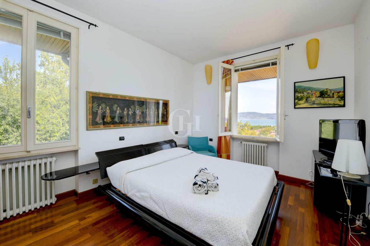 Вилла у озера Гарда, Италия, 710 м² - фото 10