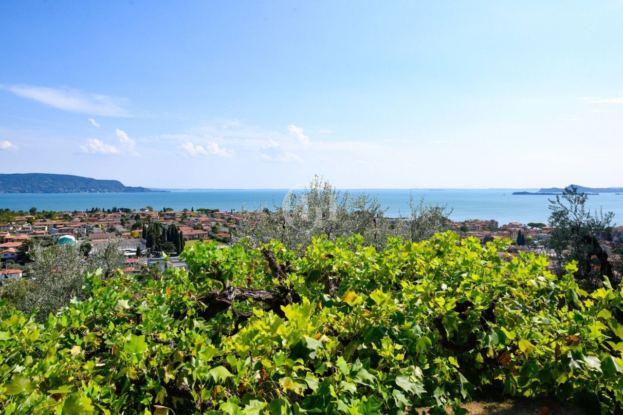 Вилла у озера Гарда, Италия, 710 м² - фото 9