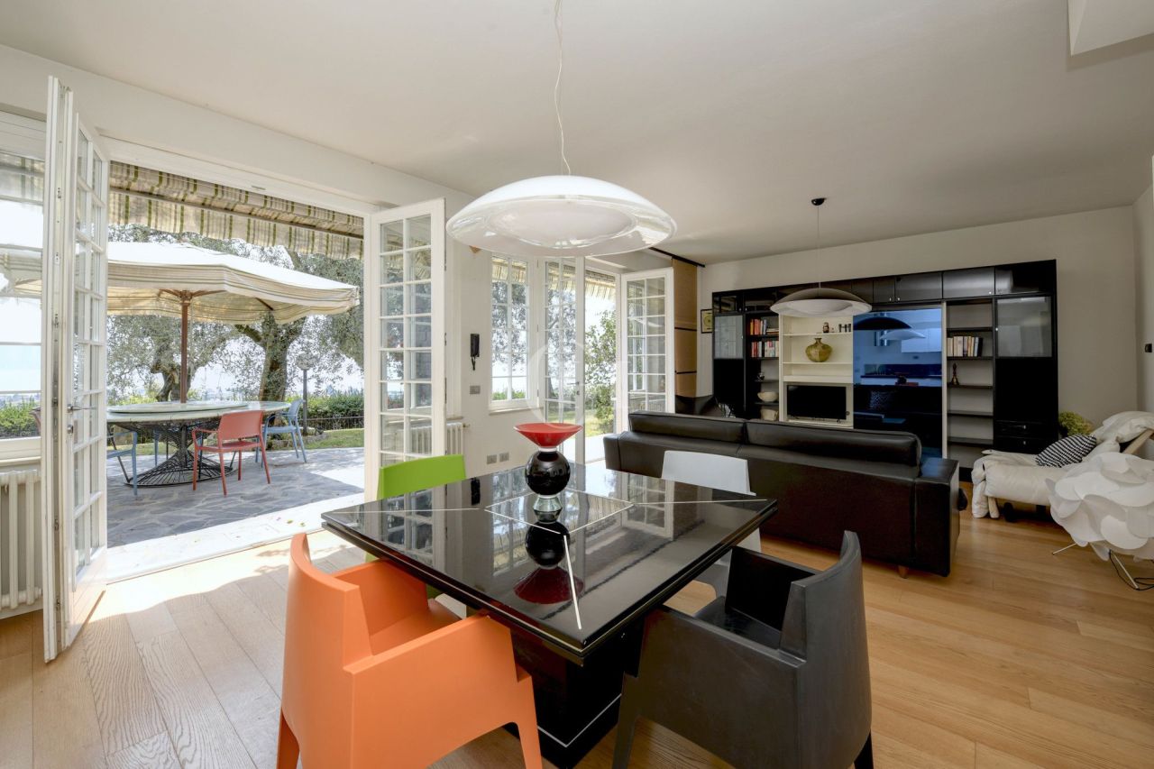 Вилла у озера Гарда, Италия, 710 м² - фото 13