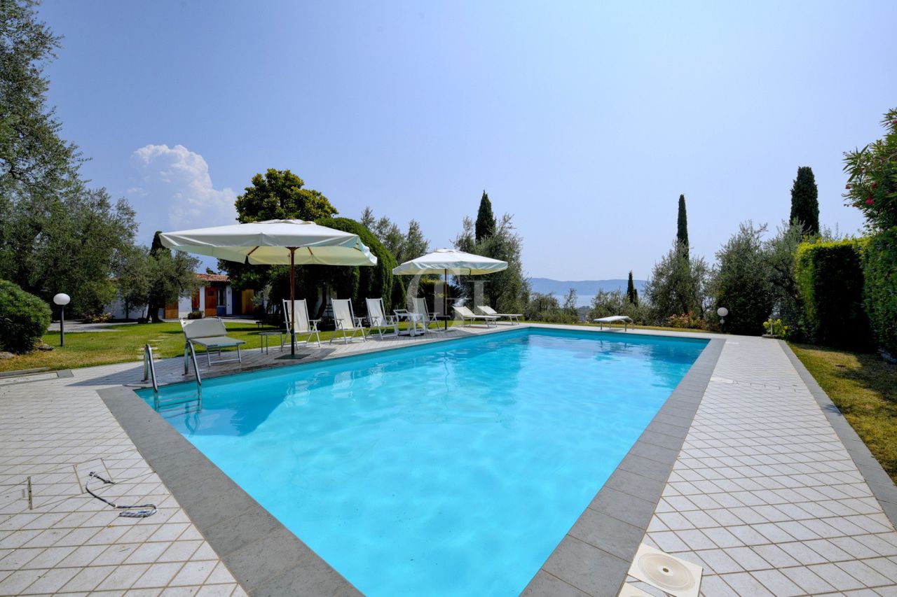 Вилла у озера Гарда, Италия, 710 м² - фото 17