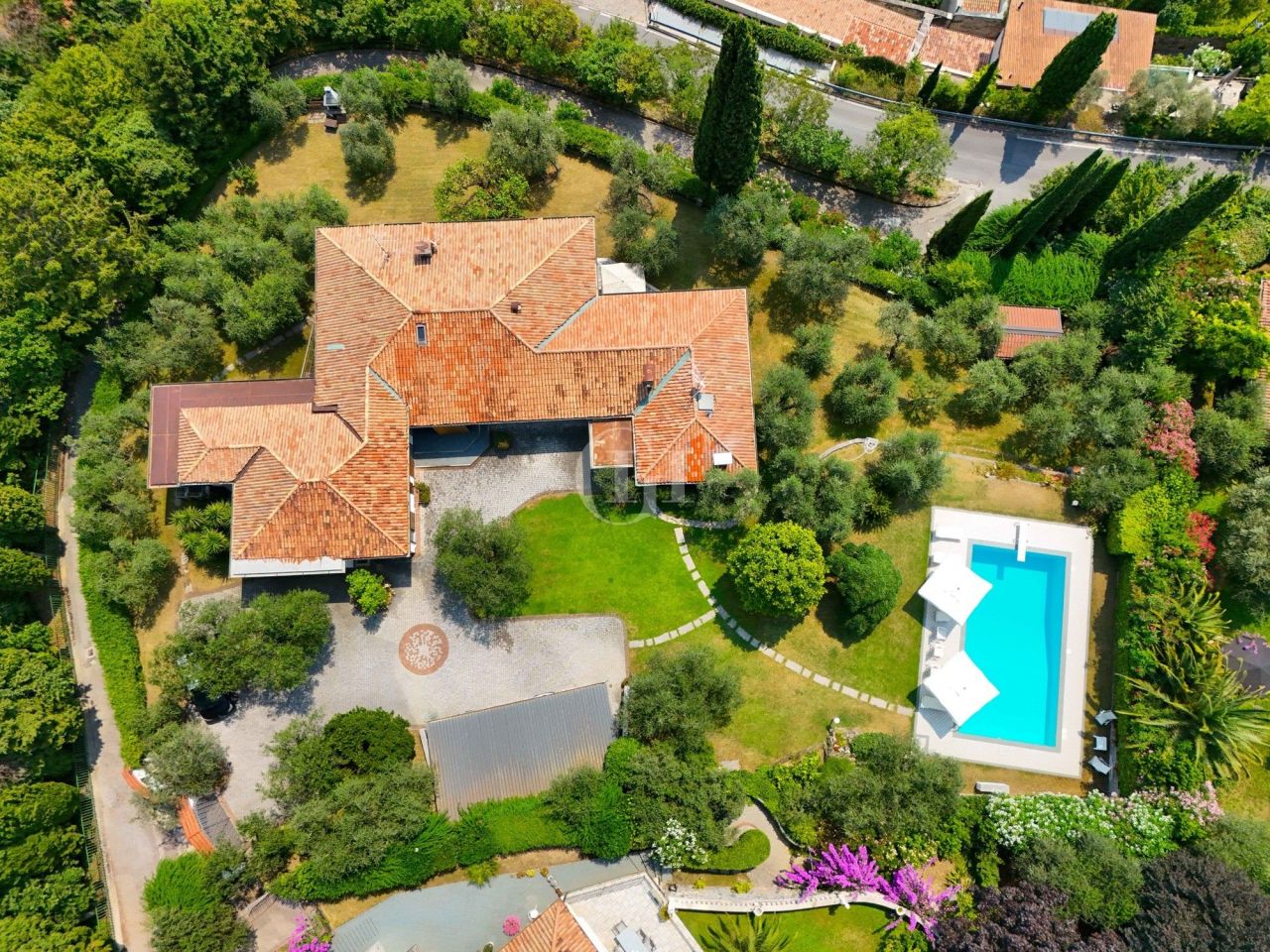 Вилла у озера Гарда, Италия, 710 м² - фото 18