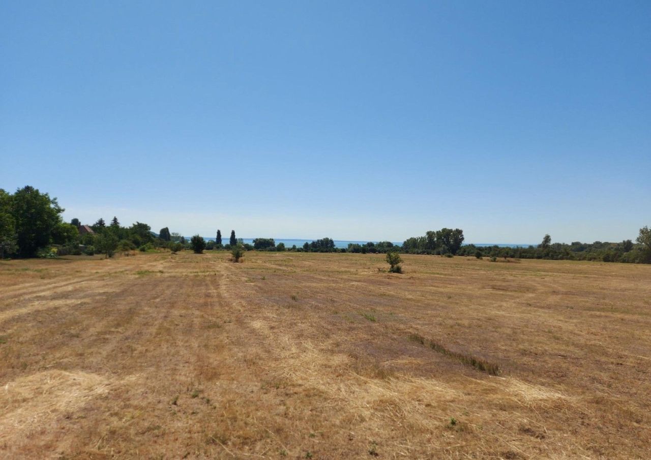 Земля Balatonfűzfő, Венгрия, 150 000 м² - фото 5