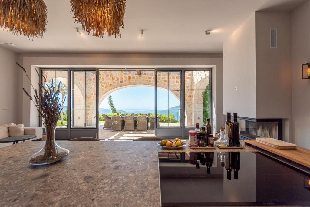 Вилла в Херцег-Нови, Черногория, 800 м² - фото 3