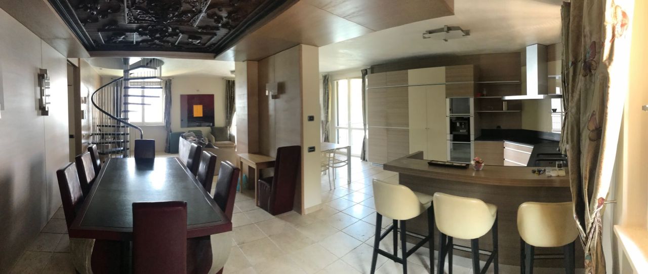 Квартира в Кампионе-д'Италия, Италия, 300 м² - фото 5