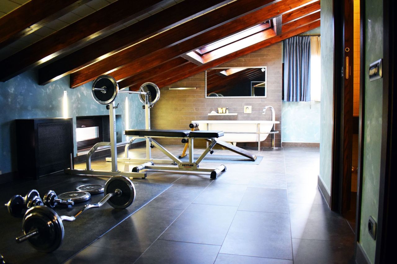 Квартира в Кампионе-д'Италия, Италия, 300 м² - фото 12