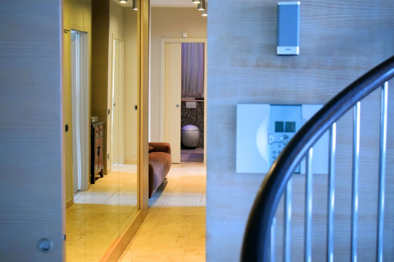 Квартира в Кампионе-д'Италия, Италия, 300 м² - фото 9