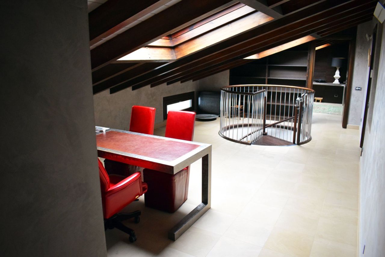 Квартира в Кампионе-д'Италия, Италия, 300 м² - фото 14