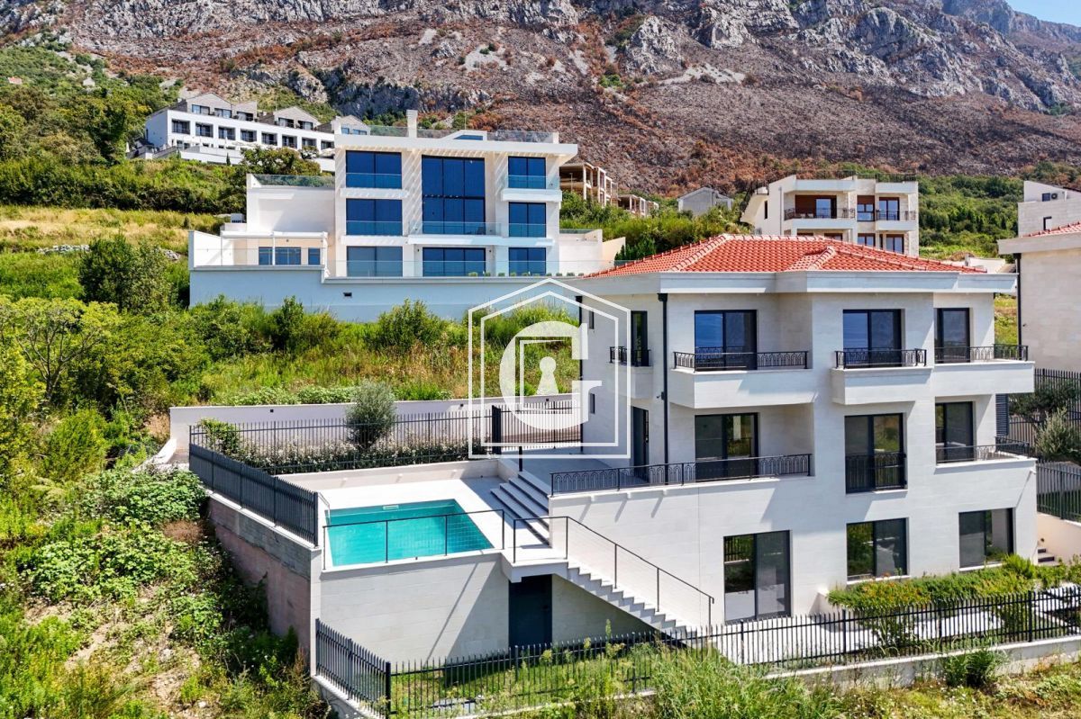 Вилла в Режевичах, Черногория, 318 м² - фото 2