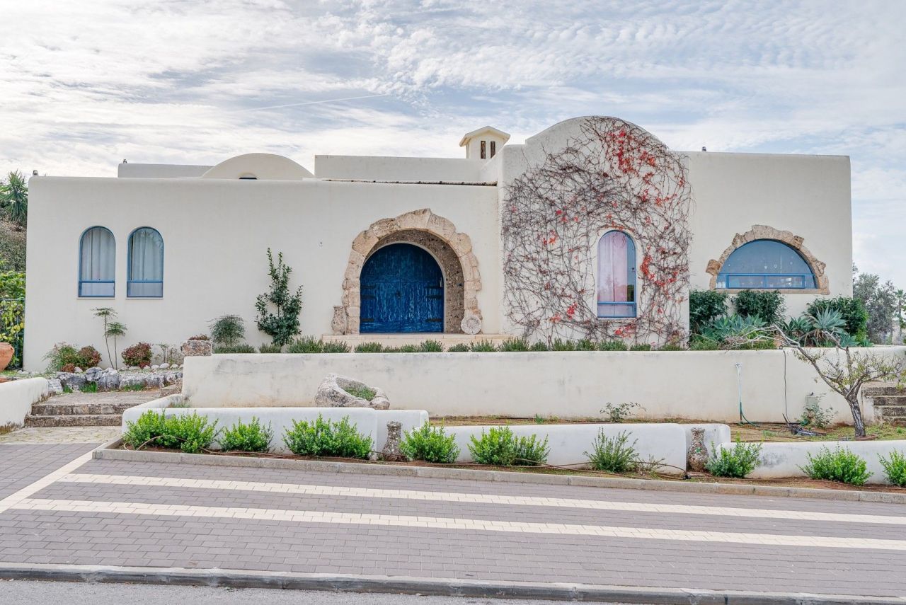 Вилла в Кейсарии, Израиль, 700 м² - фото 2