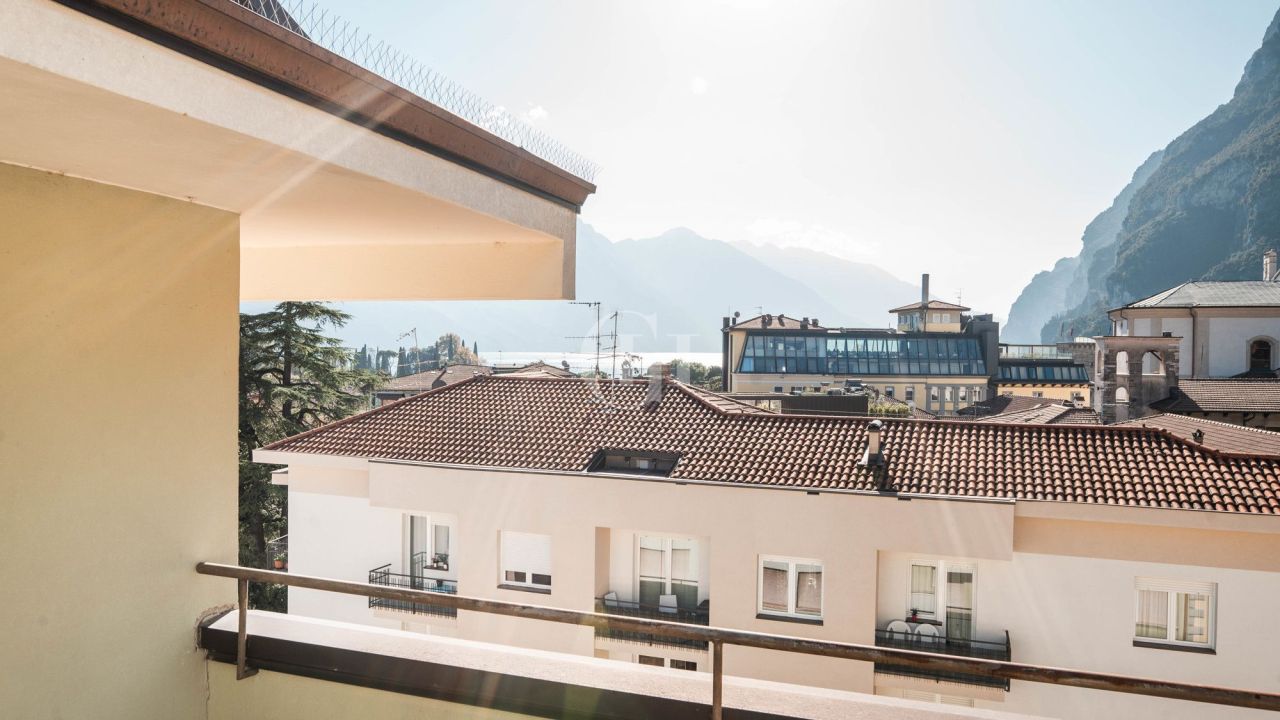 Апартаменты у озера Гарда, Италия, 155 м² - фото 2