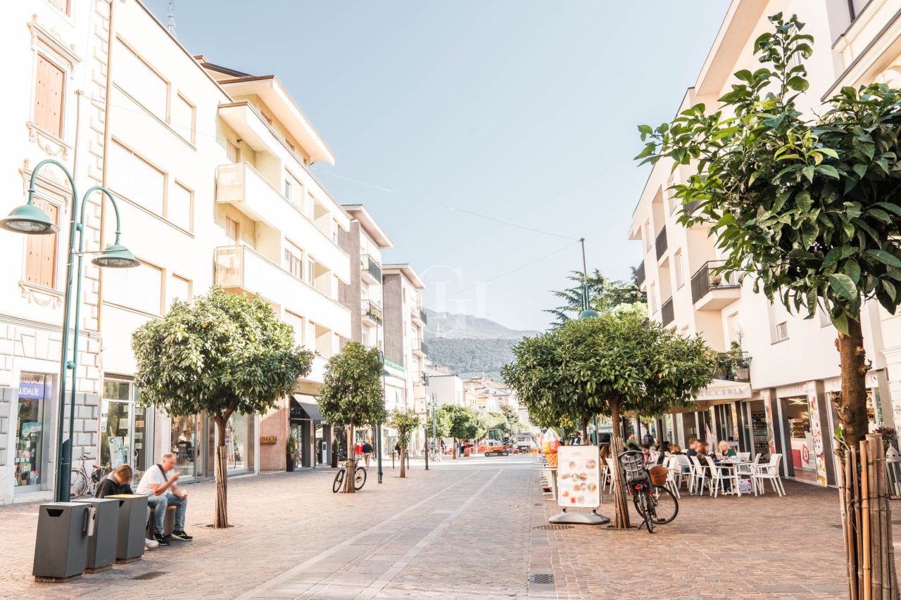 Апартаменты у озера Гарда, Италия, 155 м² - фото 11