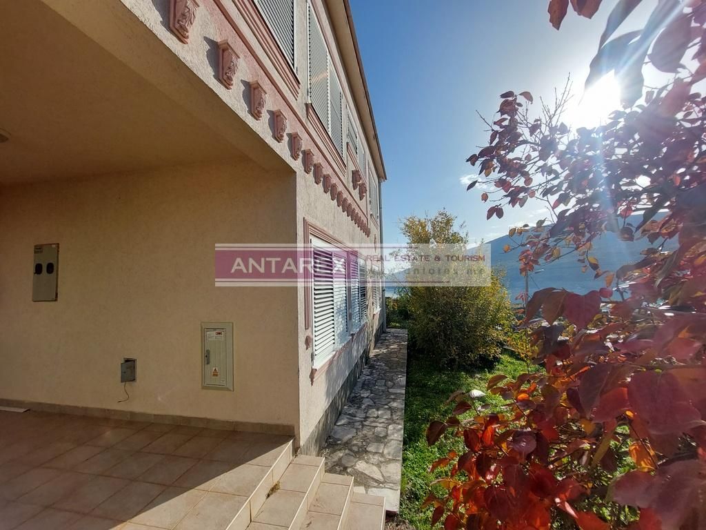 Вилла в Кумборе, Черногория, 225 м² - фото 2