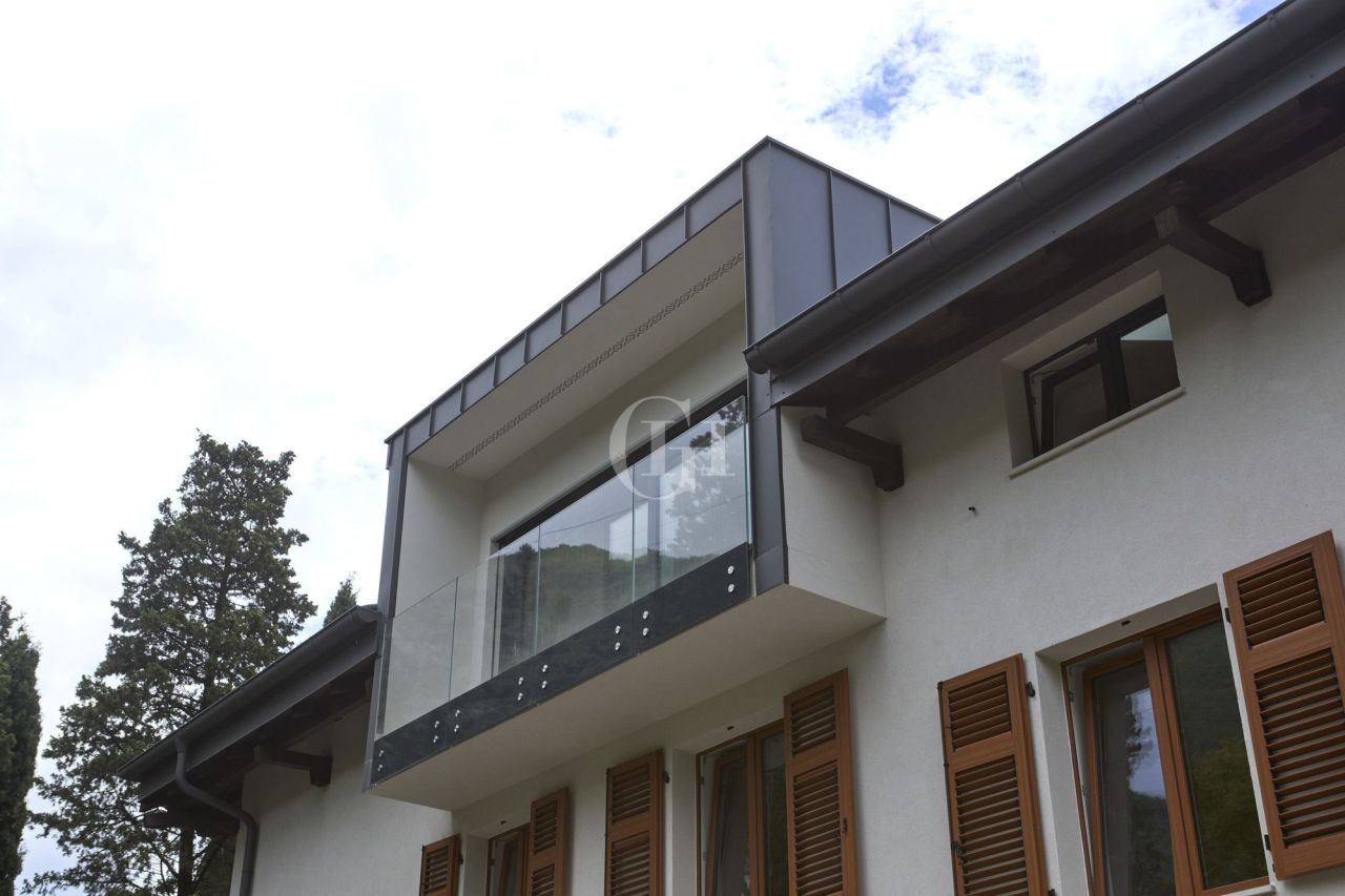 Пентхаус у озера Гарда, Италия, 215 м² - фото 4