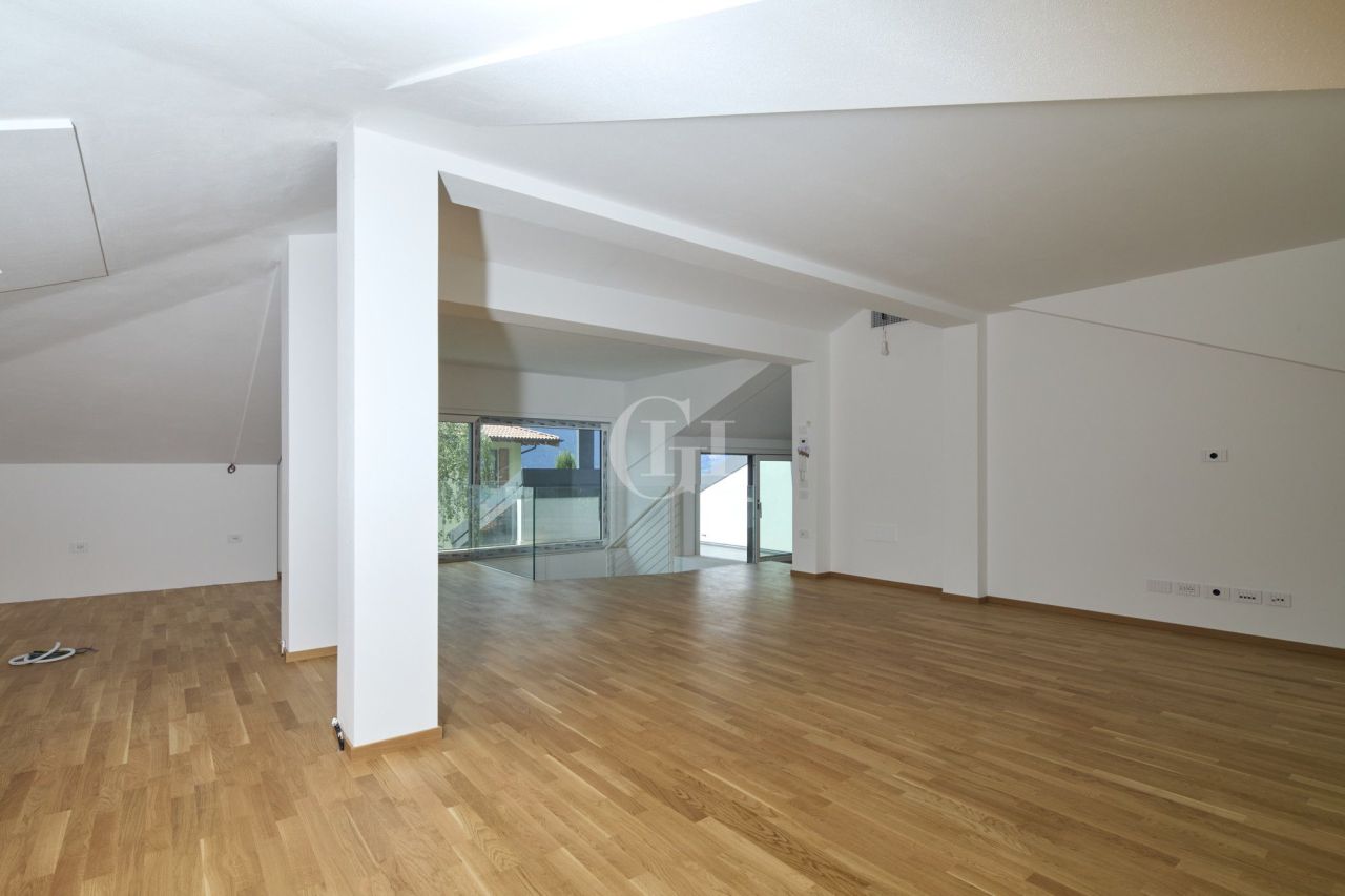 Пентхаус у озера Гарда, Италия, 215 м² - фото 7