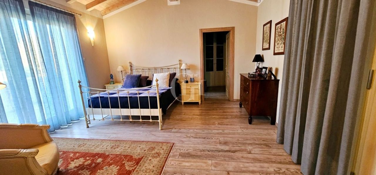 Вилла у озера Гарда, Италия, 189 м² - фото 10