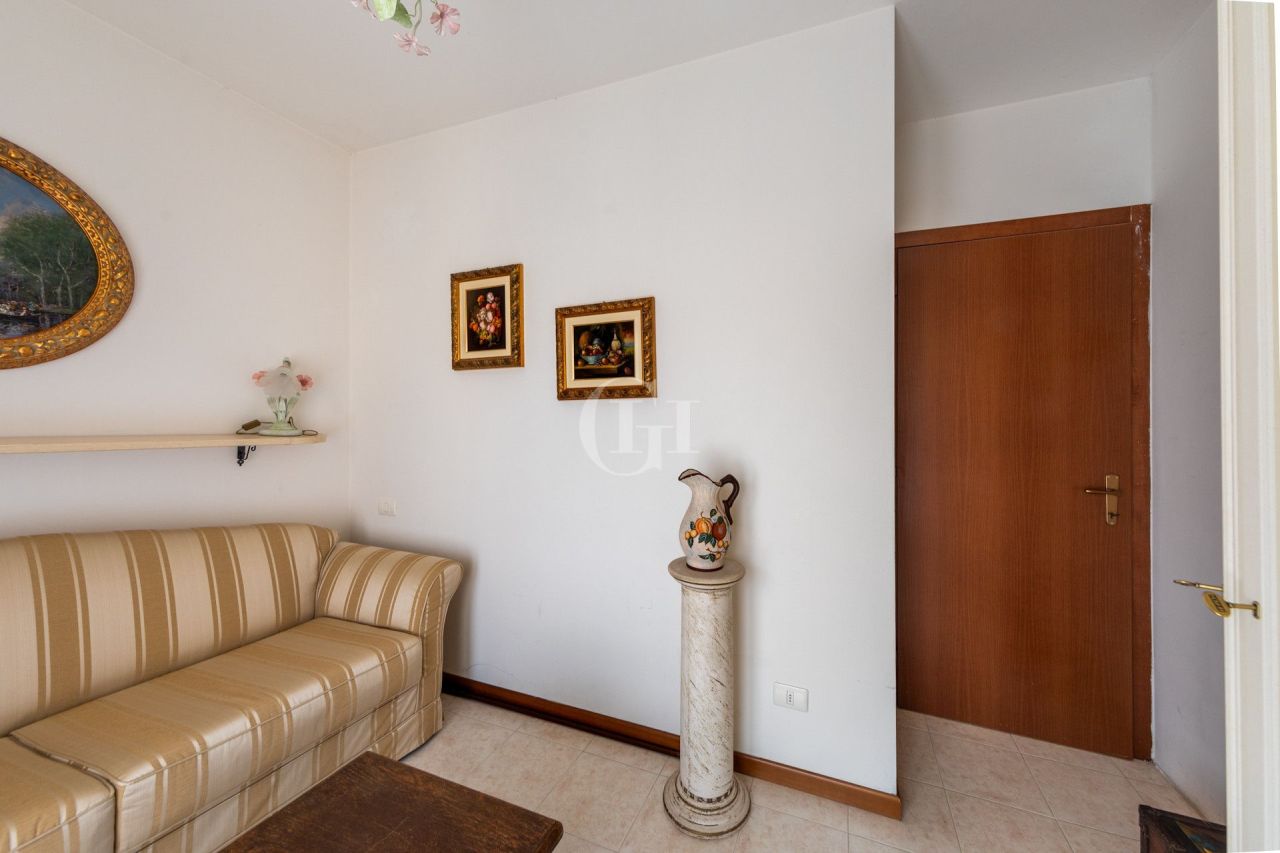 Апартаменты у озера Гарда, Италия, 55 м² - фото 9