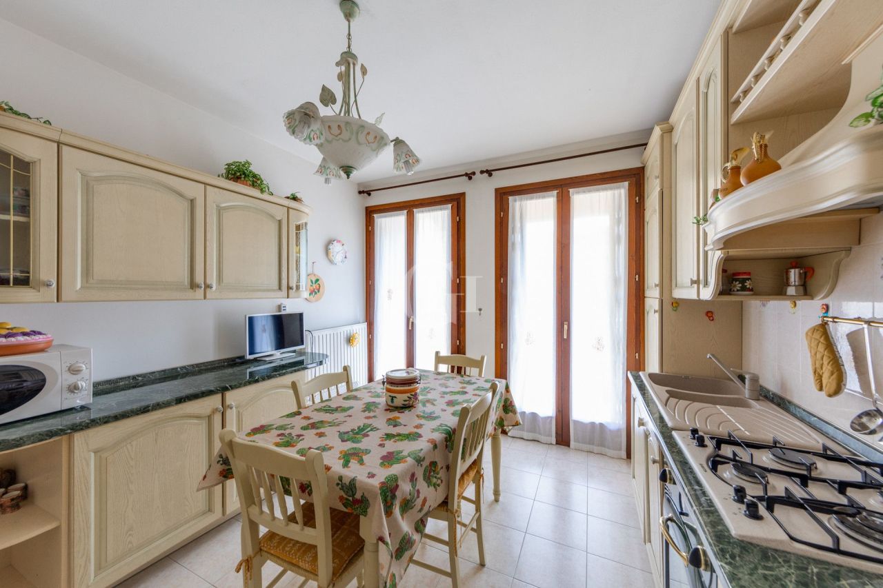 Апартаменты у озера Гарда, Италия, 55 м² - фото 4