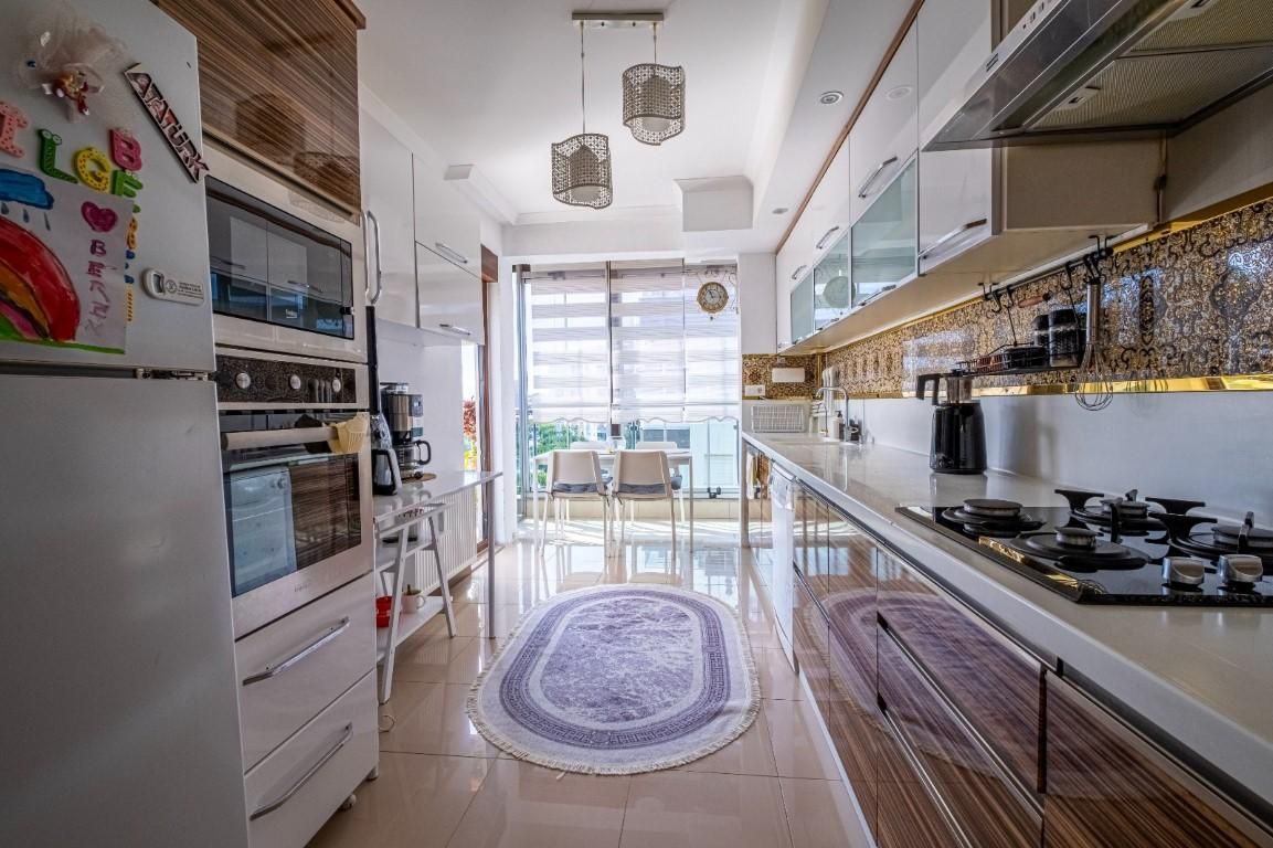 Квартира в Анталии, Турция, 190 м² - фото 1