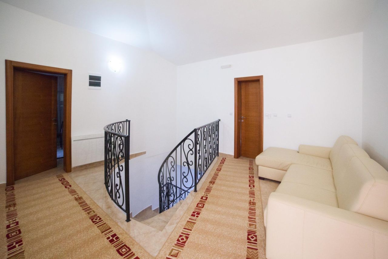 Вилла в Баре, Черногория, 240 м² - фото 2