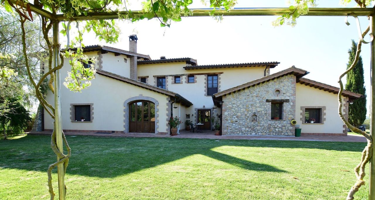 Поместье в Нарни, Италия, 1 350 м² - фото 5