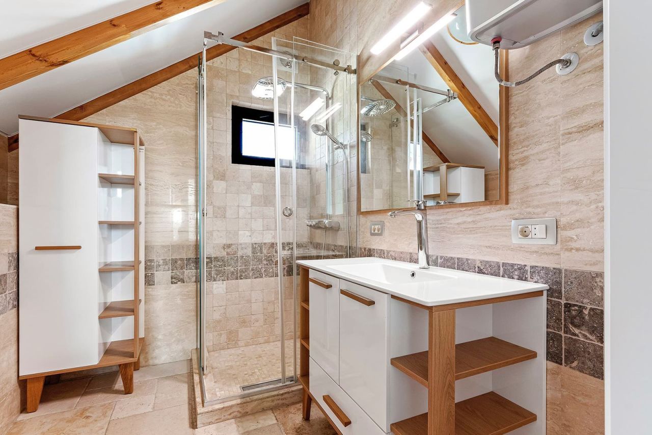 Дом в Тивате, Черногория, 220 м² - фото 13