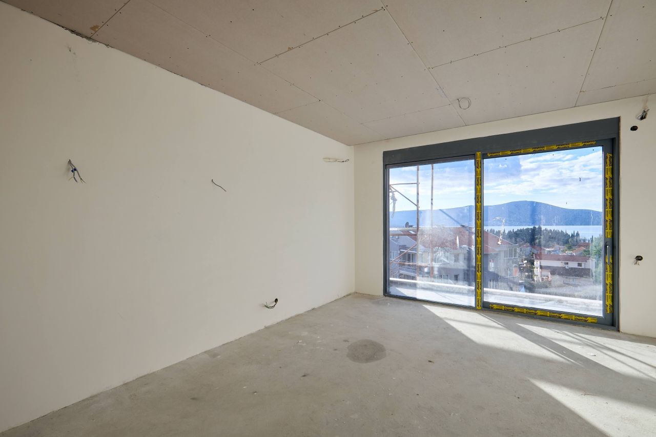 Квартира в Тивате, Черногория, 72.6 м² - фото 10