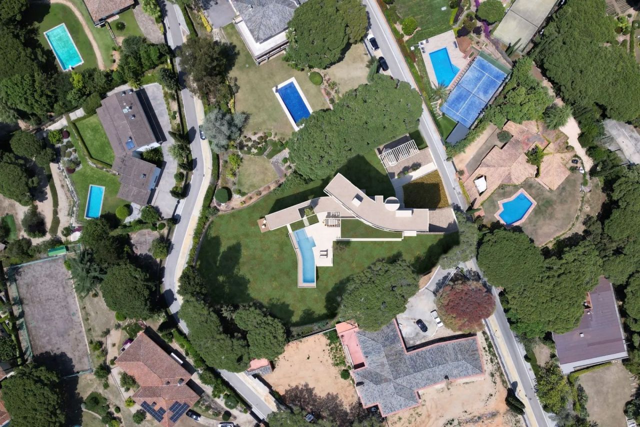 Вилла в Сан-Андрес-де-Льеванерас, Испания, 675 м² - фото 2