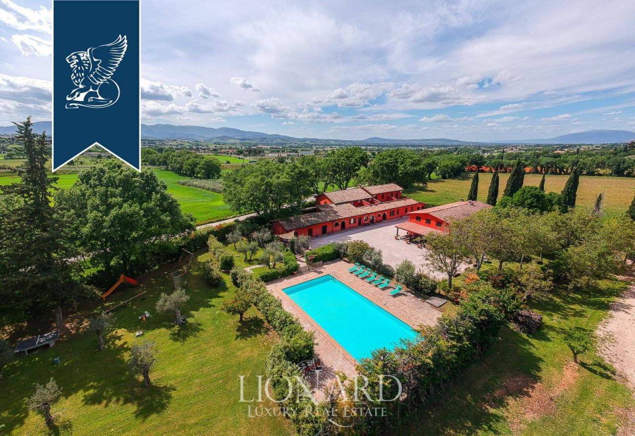 Ферма в Сполето, Италия, 1 064 м² - фото 2