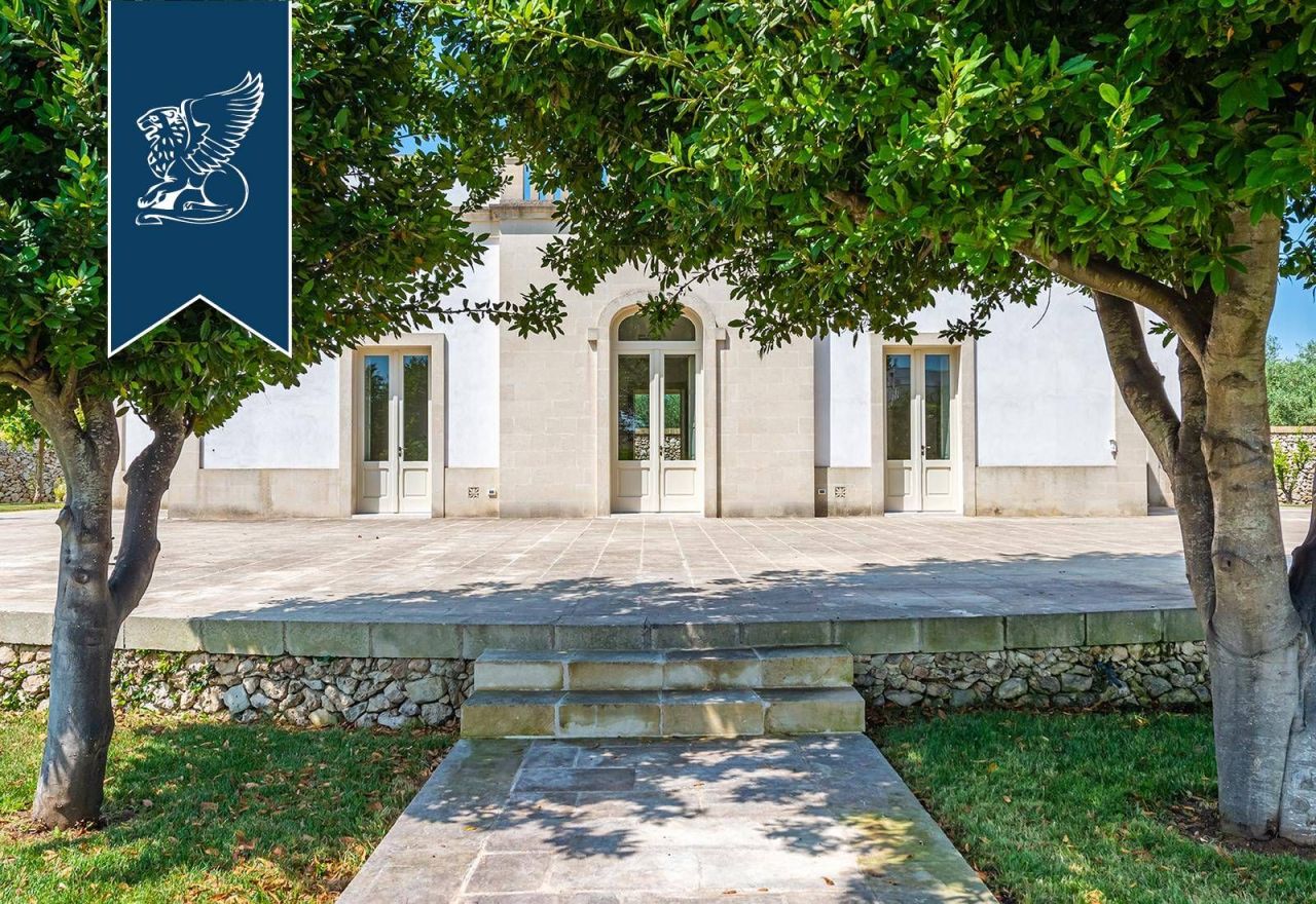 Вилла в Лечче, Италия, 215 м² - фото 2