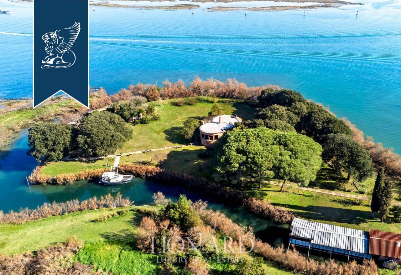 Вилла в Венеции, Италия, 215 м² - фото 2