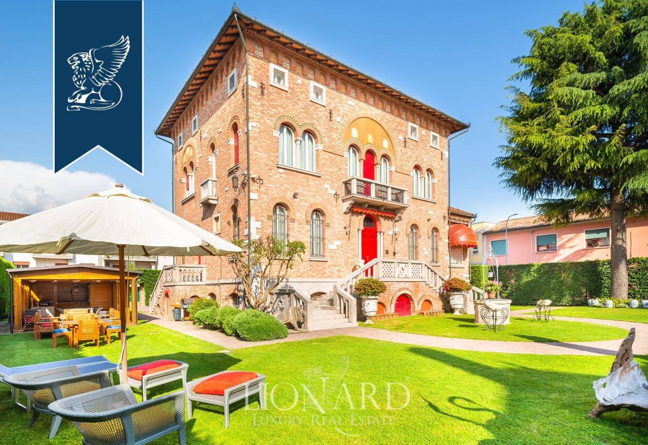 Вилла в Венеции, Италия, 800 м² - фото 2