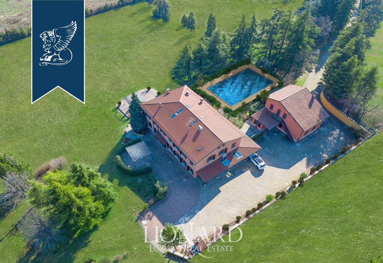 Вилла в Болонье, Италия, 800 м² - фото 2