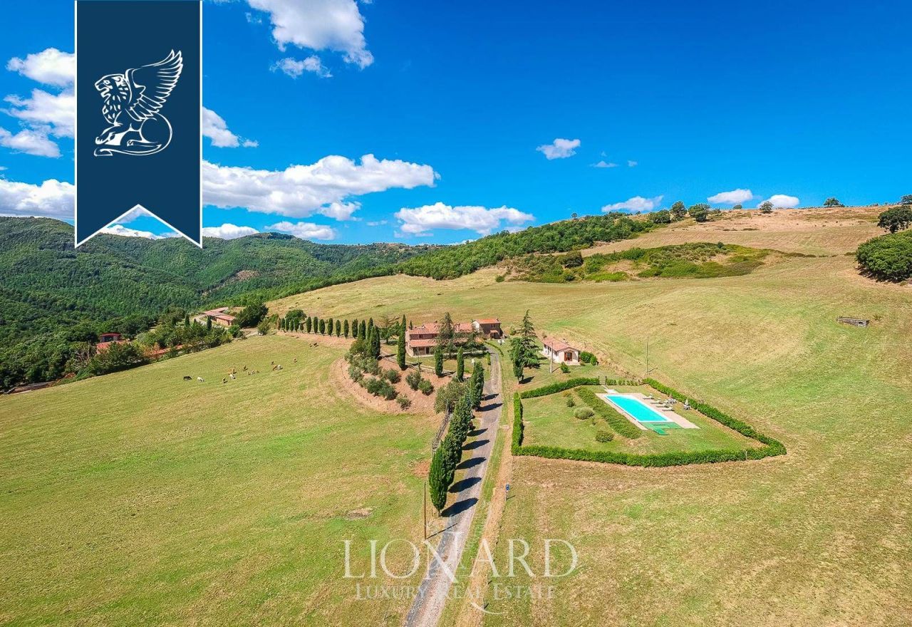 Вилла в Ареццо, Италия, 3 000 м² - фото 2