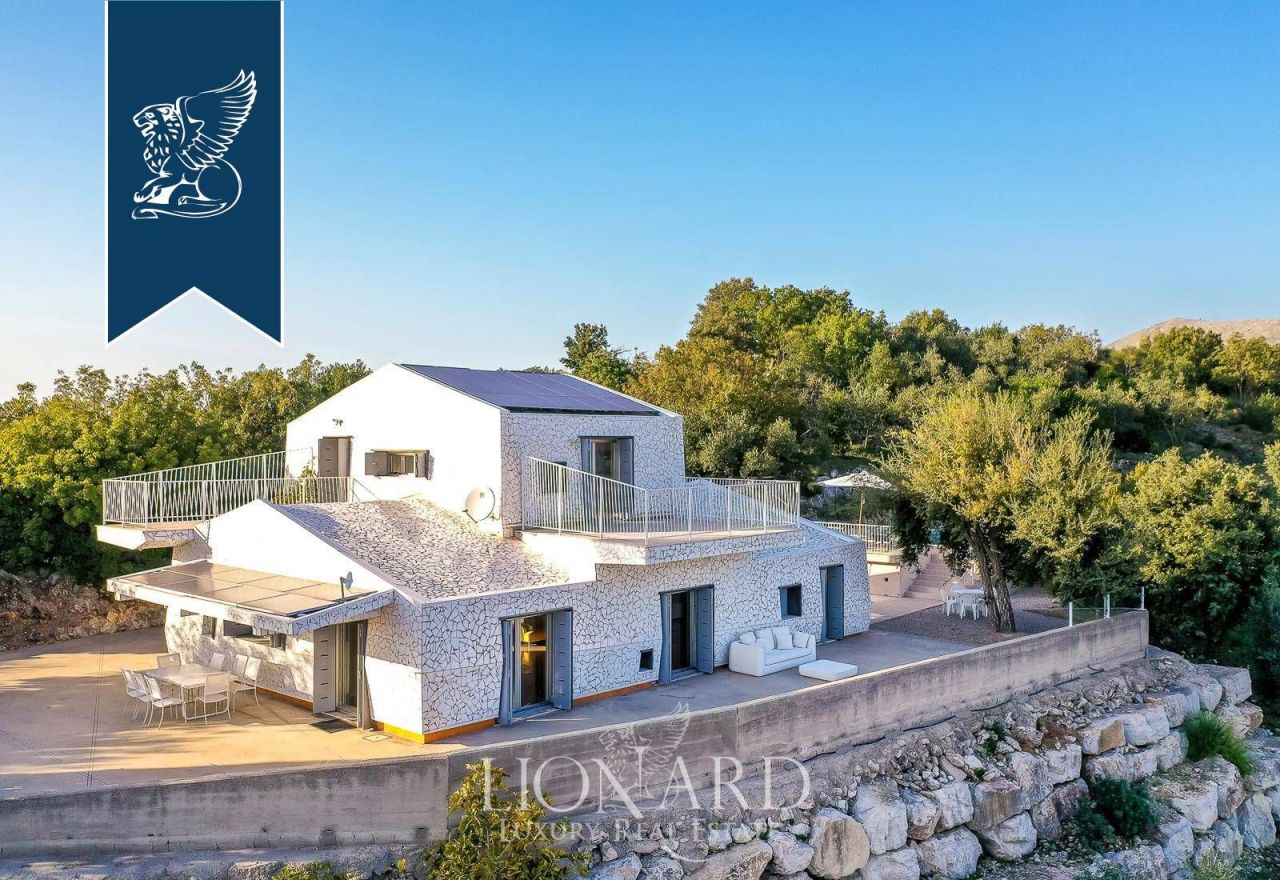 Вилла в Латина, Италия, 630 м² - фото 2