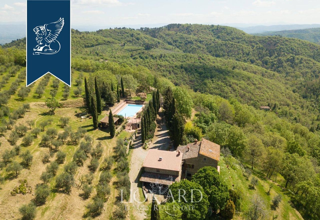 Ферма в Ареццо, Италия, 350 м² - фото 2