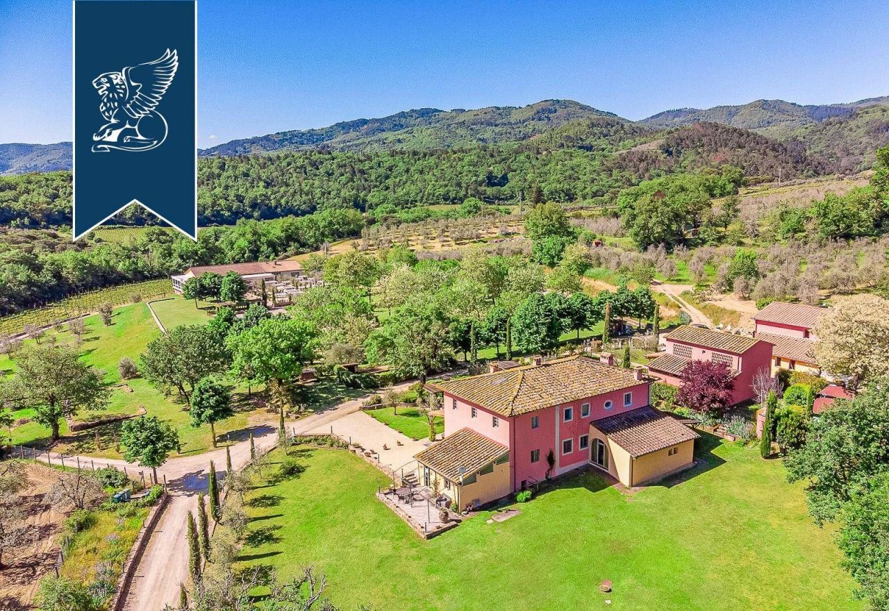 Ферма в Ареццо, Италия, 1 100 м² - фото 2